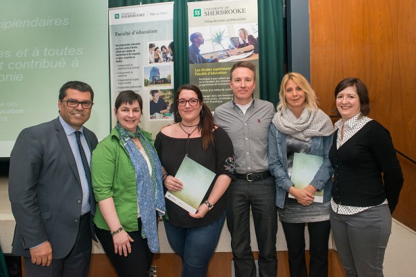 Le prix COOP UdeS-CTREQ de la Clinique Pierre-R.-Ruel a &eacute;t&eacute; remis aux 15 intervenants qui oeuvrent aupr&egrave;s des &eacute;l&egrave;ves de la Clinique : &Eacute;m&eacute;lie Beaulieu, Julie B&eacute;liveau, Pierre Bergeron, St&eacute;phanie Breton, Andr&eacute;e Desharnais, Lorraine Faucher, Genevi&egrave;ve Forgues-Laflotte, Sylvie Fr&eacute;chette, Anne-Marie Harnois, Maxime Lamirande, Ann-Jos&eacute;e Latulippe, Dany Marcotte, Pierre-Marc St-Gelais M&eacute;rineau, Andr&eacute;e-Anne Tessier et Claudie Sp&eacute;nard. Sur la photo: le doyen Serge Striganuk, la professeure Patricia Marchand, responsable de la Clinique, et trois des r&eacute;cipiendaires, en compagnie de Mme Marie-Jos&eacute;e Robitaille (derni&egrave;re &agrave; d.), repr&eacute;sentante de la COOP UdeS.