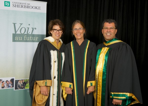 La rectrice Luce Samoisette, la docteure d'honneur Carolyn Webster-Stratton et le doyen Serge Striganuk