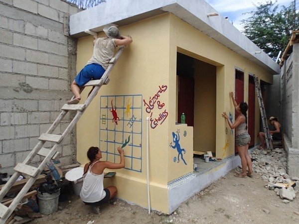 Les b&eacute;n&eacute;voles d&eacute;corent les installations sanitaires