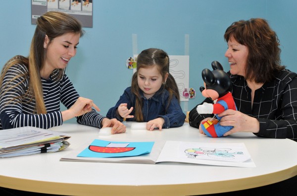 Les programmes d&rsquo;ergoth&eacute;rapie et de physioth&eacute;rapie permettent des contacts fr&eacute;quents avec des patients standardis&eacute;s et r&eacute;els dans des contextes vari&eacute;s de la pratique professionnelle