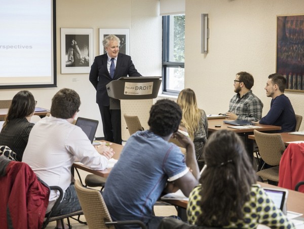 Conf&eacute;rence sp&eacute;ciale de Jean Charest sur le Canada et l'espace international.