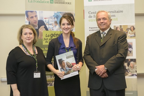 Prix d'excellence pour l'essai - Mesdames Carole Villeneuve, enseignante et directrice d'essai, Maryse Lemay, r&eacute;cipiendaire et M. Michel Montpetit.