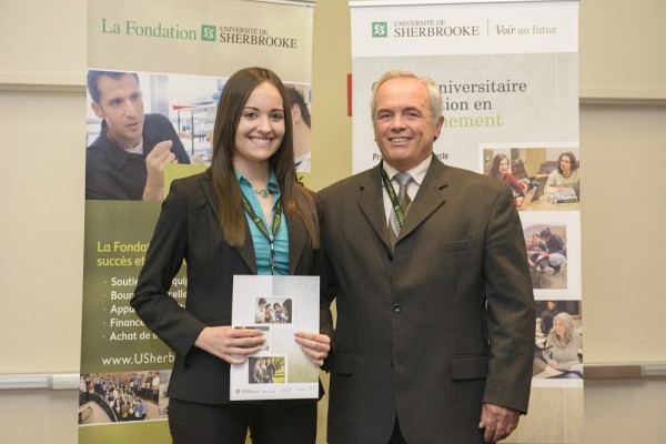 Mention pour l'affiche de vulgarisation - Mme Catherine Lochou-Berthiaume, r&eacute;cipiendaire et M. Michel Montpetit. (Absents: Lysa-Marie H&eacute;tu, Emilia Wojciechowska, Anthony Bergeron-Maurice et Jonathan Desroches-Pichette).