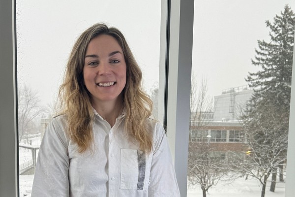 Vikie Pedneault est venue &agrave; l&rsquo;Universit&eacute; de Sherbrooke pour tourner une vid&eacute;o de sensibilisation, dont la r&eacute;alisation a &eacute;t&eacute; confi&eacute;e &agrave; une &eacute;quipe &eacute;tudiante de l&rsquo;agence-&eacute;cole de l&rsquo;UdeS.