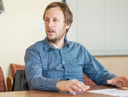 Le professeur David Morin a codirig&eacute; la publication de l'ouvrage.