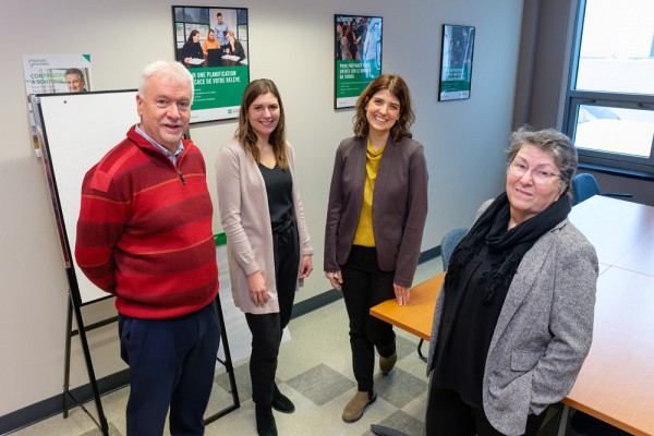 L'&eacute;quipe derri&egrave;re la r&eacute;vision de la d&eacute;marche de comp&eacute;tences professionnelles au SSDP : Alain Tremblay, directeur g&eacute;n&eacute;ral, Louise R. Bertrand, conseill&egrave;re en d&eacute;veloppement professionnel charg&eacute;e du projet, ainsi que Val&eacute;rie Rosa-Paradis et Isabelle Legault, conseill&egrave;res en d&eacute;veloppement professionnel.