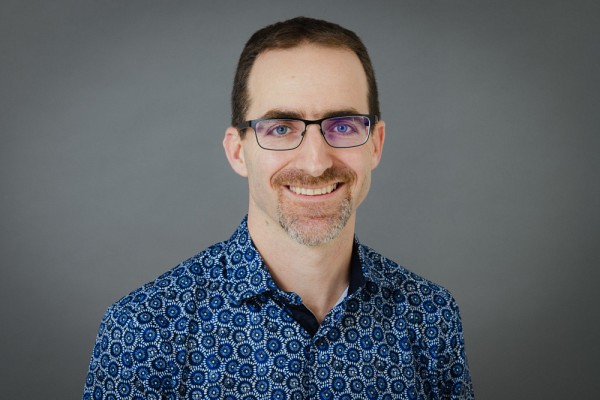 Le professeur&nbsp;Pierre-Luc Boudreault, titulaire de la Chaire de recherche &Eacute;ric-Marsault en chimie m&eacute;dicinale et peptidomim&eacute;tique