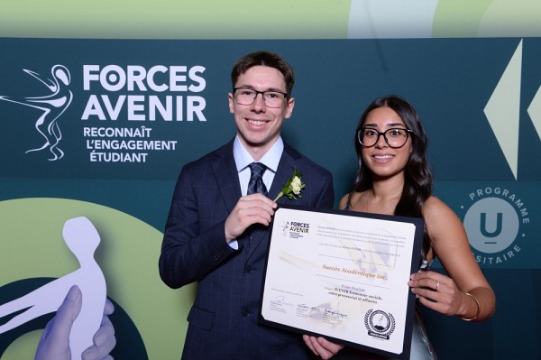 F&eacute;lix Belleville et Ma&euml;lle Dufour pour le projet Succ&egrave;s Acad&eacute;mique inc., finaliste de la cat&eacute;gorie AVENIR &Eacute;conomie sociale, entrepreneuriat et affaires.&nbsp;