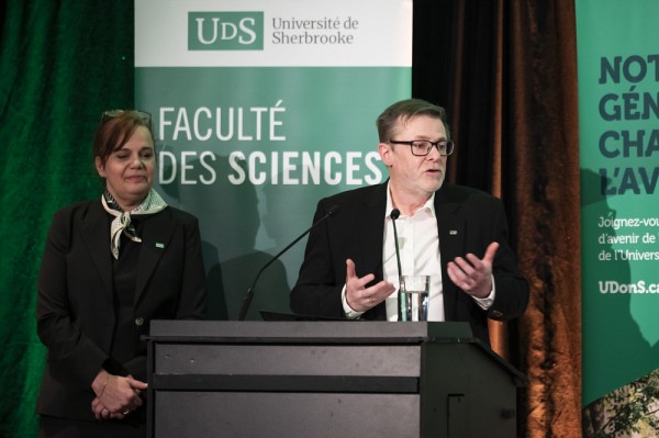 Le doyen de la Facult&eacute; des sciences, Pr Armand Soldera, a rappel&eacute; aux personnes donatrices que le geste de donner ressemble beaucoup &agrave; celui d'enseigner : on re&ccedil;it toujours beaucoup plus que ce que l'on donne.