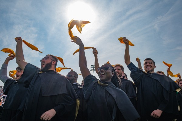 Plus de 3000 finissantes et finissants ont pris part &agrave; la Collation des grades 2023.