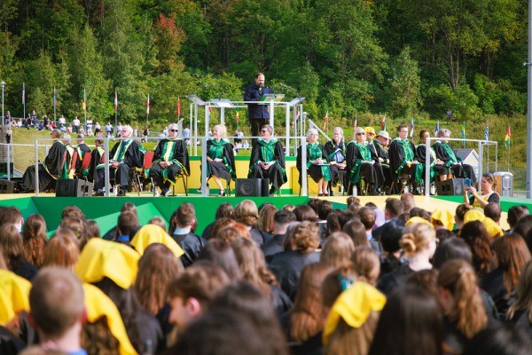 Le com&eacute;dien, dramaturge et metteur en sc&egrave;ne Mani Soleymanlou, lors du c&eacute;r&eacute;monial d'investiture.&nbsp;