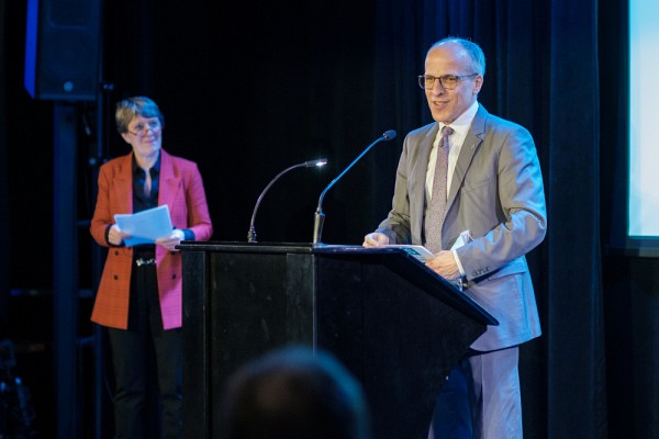 Le professeur Pierre Cossette, recteur de l&rsquo;UdeS, lors du point de presse qu&rsquo;ont tenu les partenaires de la Zone d&rsquo;innovation de Sherbrooke le 3 f&eacute;vrier.