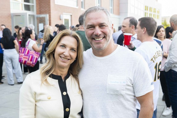 Jacinthe Brodeur (son p&egrave;re absent est aussi dipl&ocirc;m&eacute; d'admin, 62) et Christian Grenier. Dipl&ocirc;m&eacute;s 1994 et en couple depuis 31 ans.
