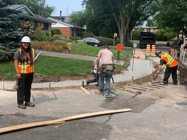 Alice H&eacute;tu a principalement travaill&eacute; &agrave; la surveillance de chantiers en r&eacute;fection de trottoirs &agrave; la Ville de l'Assomption.
