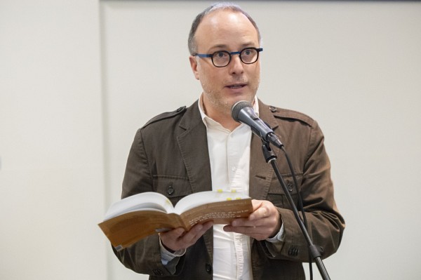 Le professeur Martin L&eacute;pine, soulignant la contribution de Suzanne-G. Chartrand, &laquo; le moteur du collectif Debout pour l'&eacute;cole!&nbsp;&raquo;