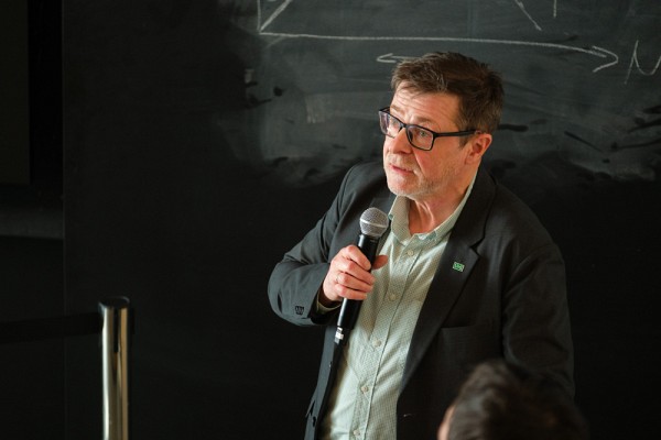 Professeur Armand Soldera, doyen de la Facult&eacute; des sciences, lors de l'annonce du don de Nord Quantique