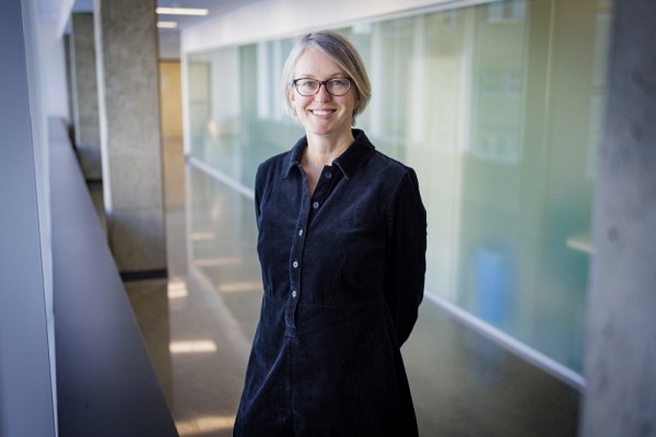 Pasquale Roberge dirige le Laboratoire de recherche sur les troubles anxieux et d&eacute;pressifs en premi&egrave;re ligne.&nbsp;Professeure au D&eacute;partement de m&eacute;decine de famille et de m&eacute;decine d&rsquo;urgence de la FMSS, elle est aussi chercheuse r&eacute;guli&egrave;re au CRCHUS.