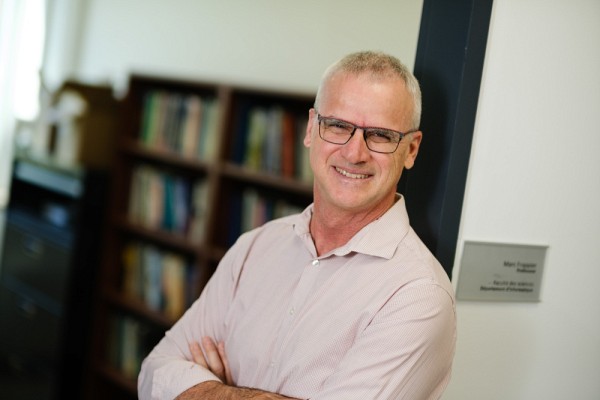 Le professeur Marc Frappier, expert en&nbsp;cybers&eacute;curit&eacute; post-quantique, est le&nbsp;directeur scientifique du P&ocirc;le d&rsquo;expertises en cybers&eacute;curit&eacute; Intact de l&rsquo;UdeS. Il dirige &eacute;galement la&nbsp;Chaire de recherche en cybers&eacute;curit&eacute; post-quantique.