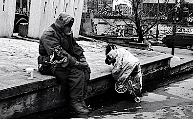 Certaines personnes itin&eacute;rantes ne trouvent ni refuge ni r&eacute;confort durant le temps des F&ecirc;tes.