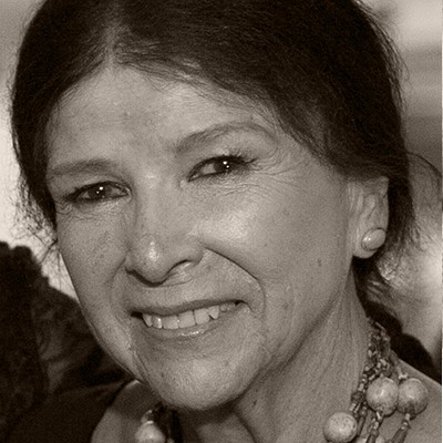 Alanis Obomsawin est l'une des plus &eacute;minentes r&eacute;alisatrices autochtones au monde. Son &oelig;uvre extraordinaire &ndash; cinquante films, et elle tourne encore &ndash;, son sens de la justice sociale, sa d&eacute;termination pour l'avancement de diverses causes touchant les Premi&egrave;res Nations ainsi que son engagement depuis plusieurs d&eacute;cennies envers le respect des droits des peuples autochtones font d'elle une r&eacute;elle agente de changement, une v&eacute;ritable ambassadrice de son peuple. 