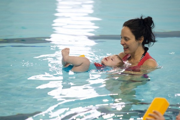 B&eacute;b&eacute; dans l'eau