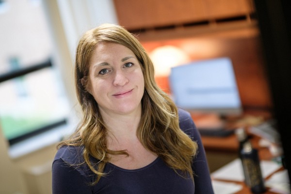 La professeure Caroline Fitzpatrick.