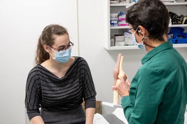 Des services sont offerts &agrave; la Clinique de physioth&eacute;rapie et de m&eacute;decine du sport de l'UdeS.