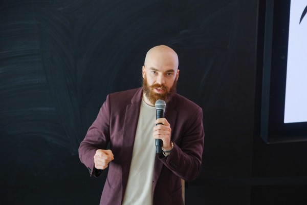 Berthi&eacute; Gouin-Ferland, &eacute;tudiant en g&eacute;nie, a remport&eacute; la 2e place de la finale interne de l'UdeS de MT180.