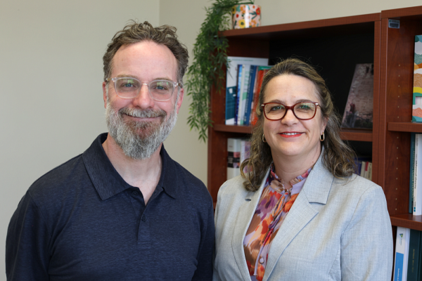 Dany Baillargeon et Nathalie Delli-Colli ont men&eacute; le projet en partenariat avec plusieurs organismes. En tout, quelque 220&nbsp;personnes a&icirc;n&eacute;es et leurs proches ont particip&eacute; au d&eacute;veloppement d'EMiliA ou &agrave; son am&eacute;lioration.