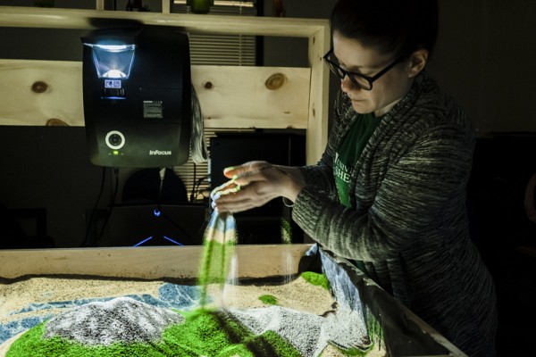 Carr&eacute; de sable interactif, cr&eacute;&eacute; par deux &eacute;tudiantes en fin de programme.