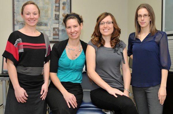 La professeure M&eacute;lanie Morin, la physioth&eacute;rapeute Rachel Dumont ainsi que les &eacute;tudiantes M&eacute;lanie Morin et Marie-Pierre Cyr.