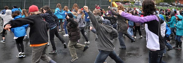 Dans le cadre du mois de l'&eacute;ducation physique, les &eacute;l&egrave;ves participent chaque lundi &agrave; des s&eacute;ances de workout supervis&eacute;es par leur &eacute;ducatrice physique, Christine Lacroix.