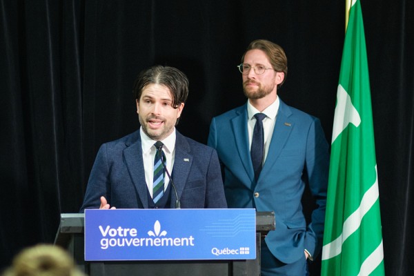 Le professeur&nbsp;Dave Guenette (UdeS) et le professeur&nbsp;F&eacute;lix Mathieu (UQO)