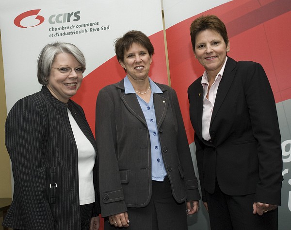 Lyne Bouchard, vice-rectrice au Campus de Longueuil, la rectrice Luce Samoisette et Lise Caza, vice-pr&eacute;sidente de la Chambre de commerce et d&rsquo;industrie de la Rive-Sud