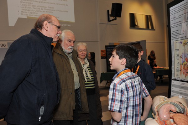 &laquo;L'adr&eacute;naline demystifi&eacute;e&raquo; pr&eacute;sent&eacute;e au visiteurs du kiosque 52, par Antoine Spertini et Nikolas Rocque de l'&Eacute;cole internationale du Phare.