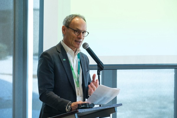 Pr Jean Roy, doyen de l'&Eacute;cole de gestion