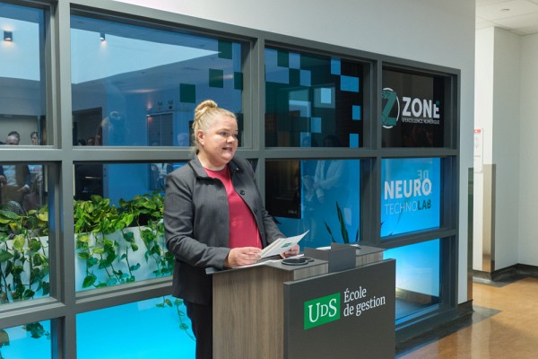 La professeure Anne Lessard, vice-rectrice &agrave; la recherche et vice-rectrice aux relations internationales