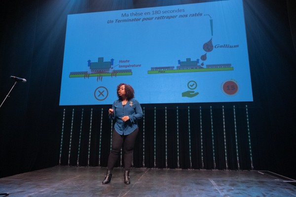 La gagnante de l'&eacute;dition locale de &laquo; Ma th&egrave;se en 180 secondes &raquo;, la doctorante Elodie Nguena.