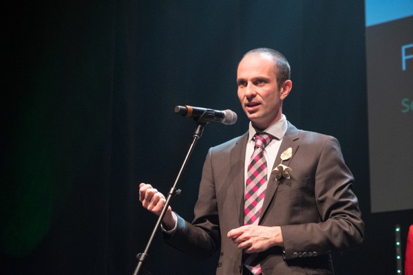 Le Pr Fran&ccedil;ois Lamontagne s'est vu remettre le Prix Tremplin en M&eacute;decine et sciences de la sant&eacute;.