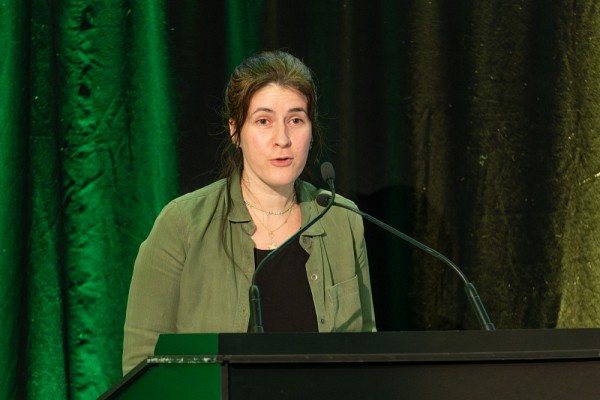 Sabrina Anissa EL Mansali, coordonnatrice&nbsp;de COMETES, lors de la c&eacute;r&eacute;monie du 11 mars.