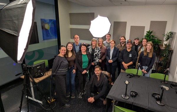 L'&eacute;quipe derri&egrave;re le Studio de balado du Campus de Longueuil, une id&eacute;e de l'&eacute;tudiant R&eacute;mi Par&eacute;-Beauchemin.