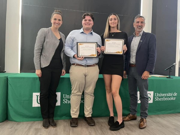 Jimmy Langlais et Catherine Fortier ont re&ccedil;u la bourse de la Famille David Stern pour l'excellence du dossier acad&eacute;mique au terme de leur 2e&nbsp;ann&eacute;e d'&eacute;tudes.