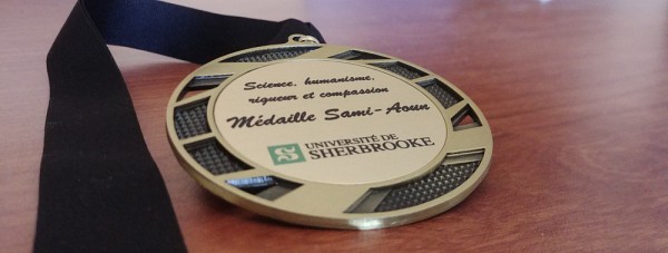 &Agrave; l&rsquo;image de l&rsquo;&eacute;minent professeur Sami Aoun, la m&eacute;daille souligne l&rsquo;engagement, l&rsquo;excellence acad&eacute;mique et la contribution remarquable de membres de la communaut&eacute; &eacute;tudiante de l&rsquo;&Eacute;cole de politique appliqu&eacute;e &agrave; l&rsquo;am&eacute;lioration du Vivre-ensemble.