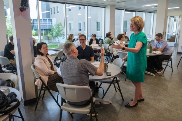 Les occasions de d&eacute;veloppement professionnel et de perfectionnement offertes au personnel sont nombreuses et vari&eacute;es.