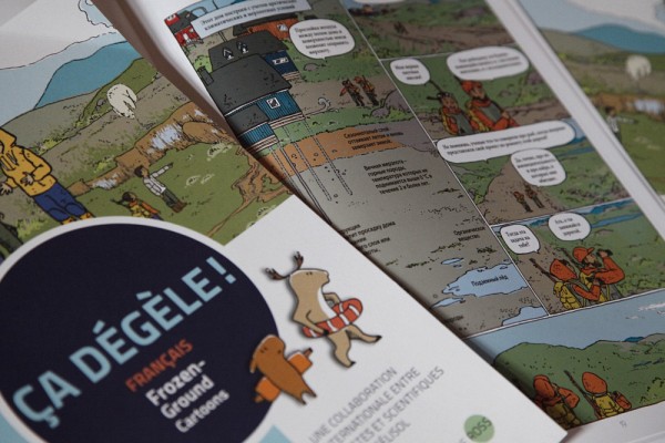 Supervis&eacute;e par le professeur&nbsp;Bouchard, la bande dessin&eacute;e &Ccedil;a d&eacute;g&egrave;le! vulgarise les recherches sur le perg&eacute;lisol. Elle existe en plusieurs langues, dont l&rsquo;inuktitut, l&rsquo;allemand, le russe et le luxembourgeois.