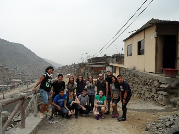 Les stagiaires de l&rsquo;&eacute;quipe actuelle et des membres de Juventud Kollek, un regroupement de jeunes qui &eacute;taient en charge de les accueillir, lors d&rsquo;une visite guid&eacute;e de Collique.