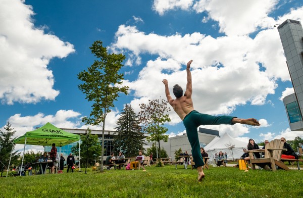 Des prestations artistiques et musicales auront cours tout l'automne sur l'heure du midi au Campus principal.