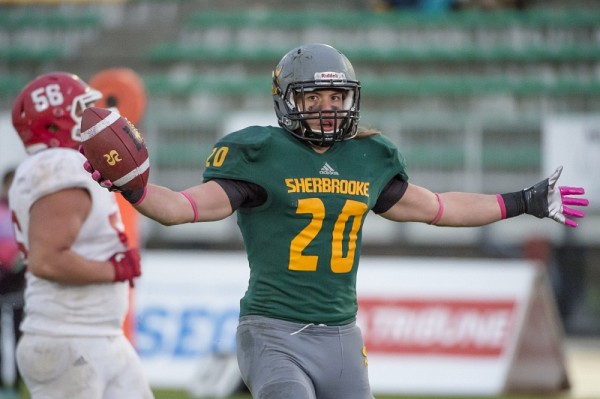Le porteur de ballon Simon Beno&icirc;t a &eacute;t&eacute; l'un des six joueurs du Vert & Or &agrave; inscrire un touch&eacute;.