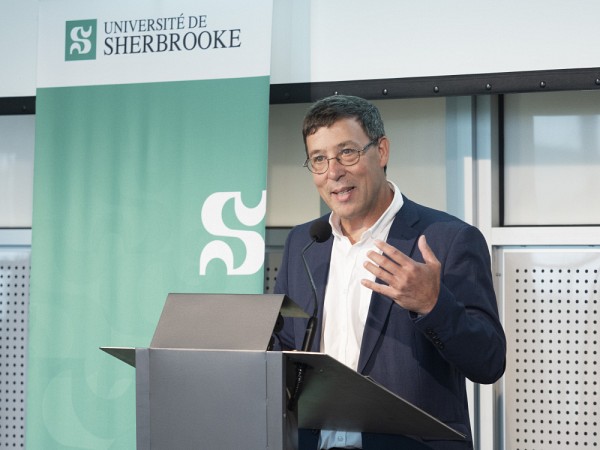 Le vice-recteur Jean-Pierre Perreault.