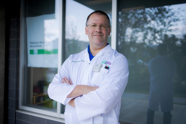 La Plateforme de Purification des prot&eacute;ines est sous la responsabilit&eacute; du Pr Sherif Abou Elela, responsable scientifique, et de Bruno Lemieux (pr&eacute;sent sur la photo), directeur des op&eacute;rations.